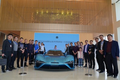 產(chǎn)教融合、工學(xué)交替、知行合一——汽車工程學(xué)院師生蔚來行舞臺藝術(shù)造型策劃紀(jì)實(shí)